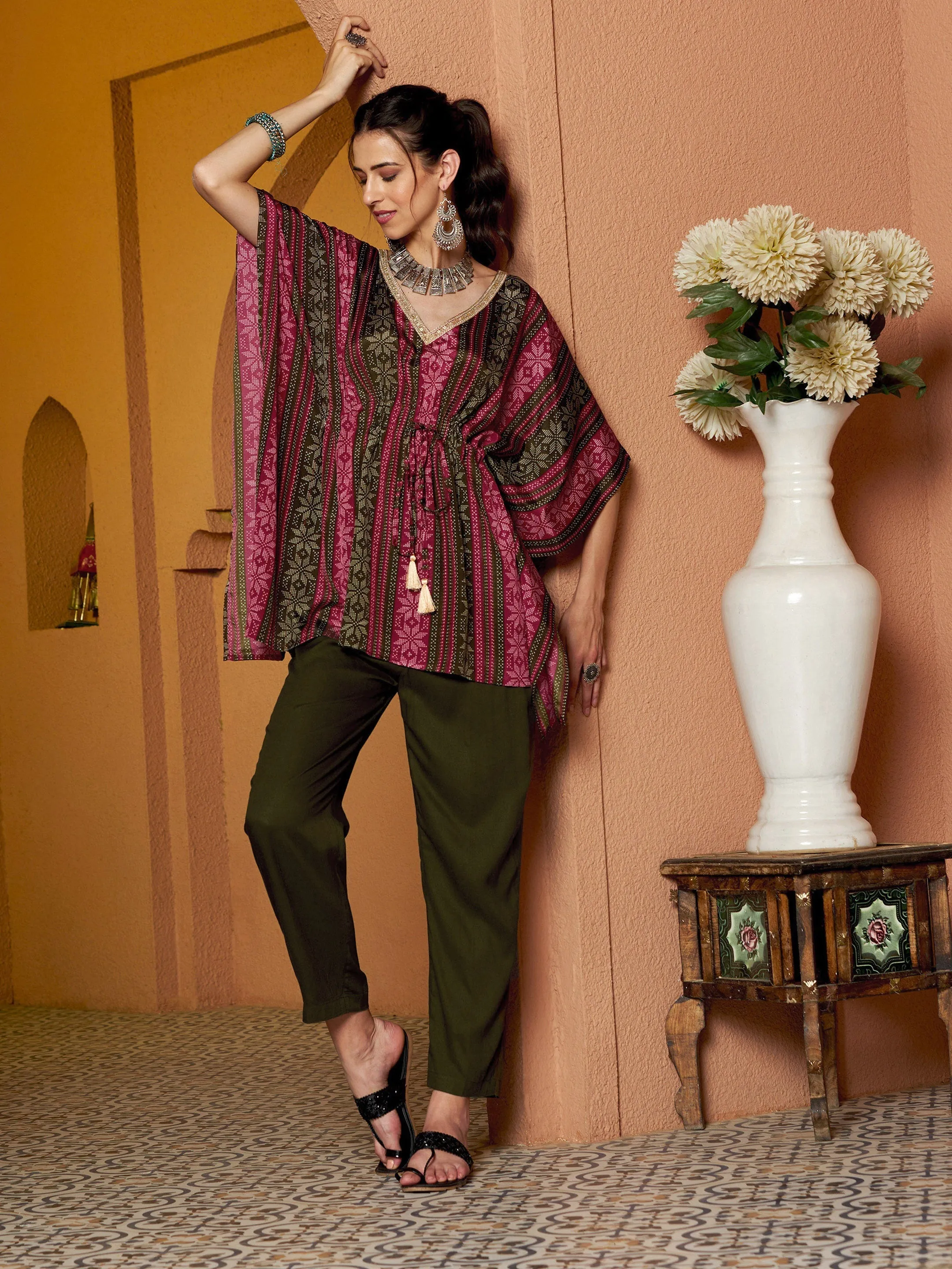Women Maroon Geometric Floral Short Kaftan With Pants